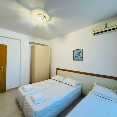 Sunny Hause 106 One Bedroom Apartman *