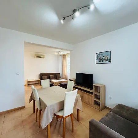 Sunny Hause 106 One Bedroom