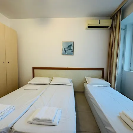 Sunny Hause 106 One Bedroom Apartman