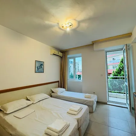 Sunny Hause 106 One Bedroom Apartman