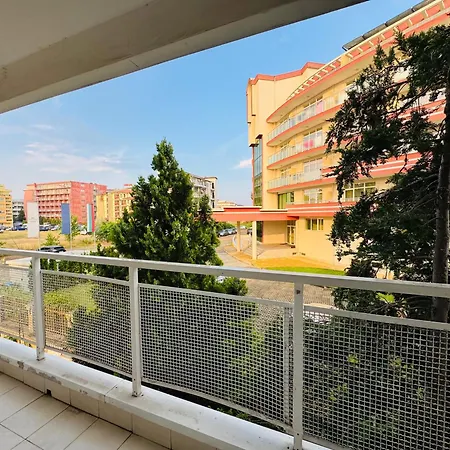 Sunny Hause 106 One Bedroom *
