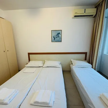 Sunny Hause 106 One Bedroom Apartman *